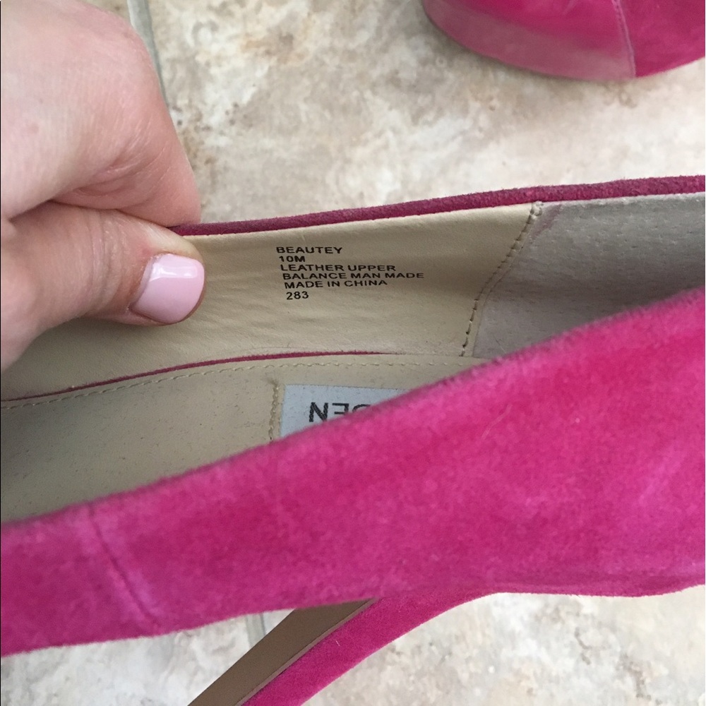 Steve Madden Fuchsia Pink Patent & Suede Platform Pumps - Picture 2 of 4